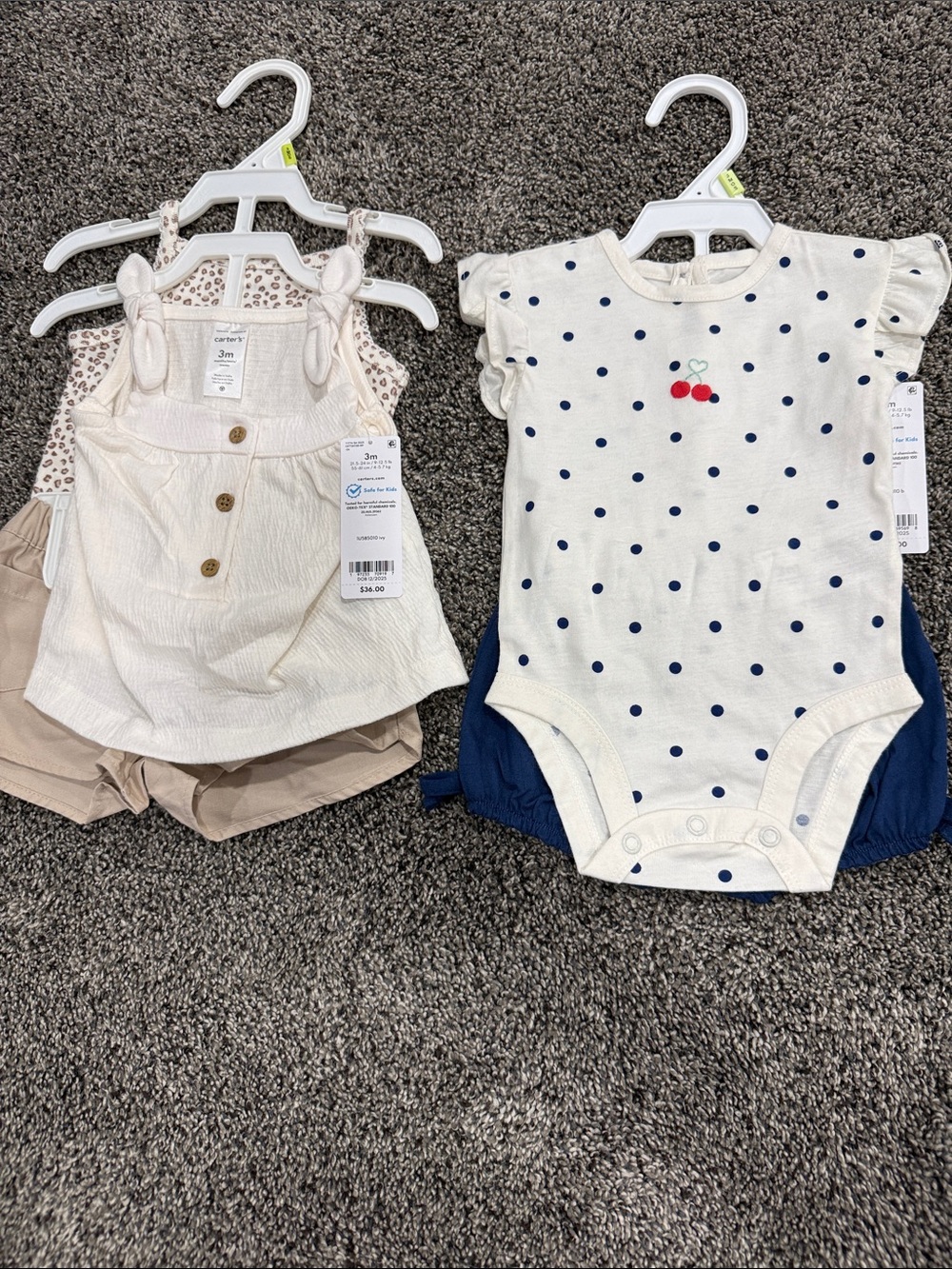 Set of 2 Carter's outfits. Nwt. Size 3 months